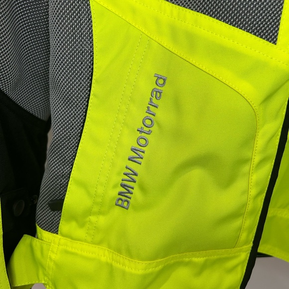 BMW Neon Yellow and Black Performance Jacket - Picture 5 of 9